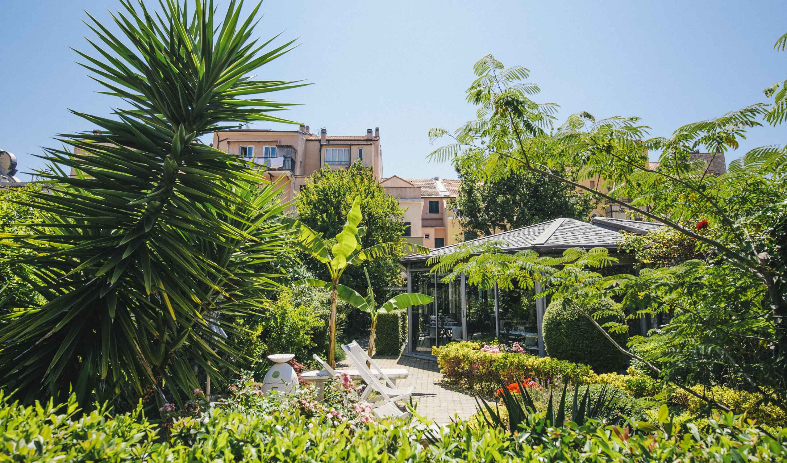 private garden of the Hotel Melograno in Spotorno