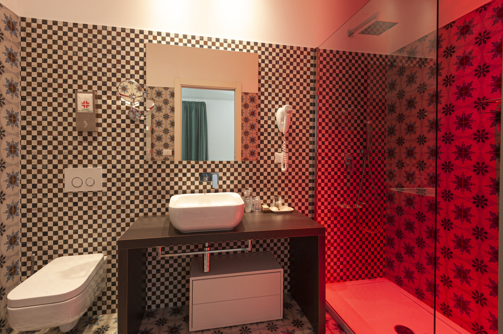 bathroom with chromotherapy in the delux room Hotel Melograno Spotorno